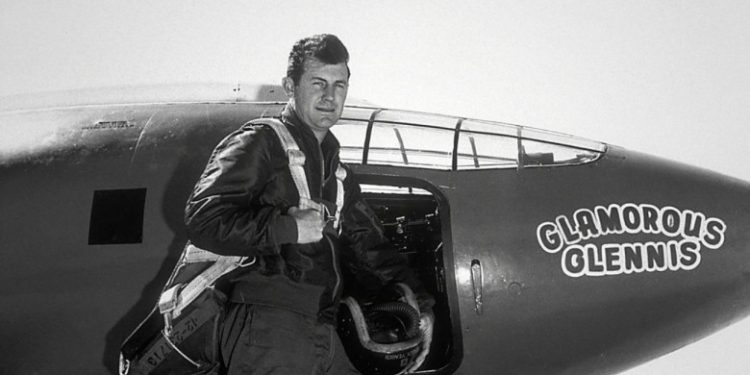 A murit primul om care a depășit viteza sunetului