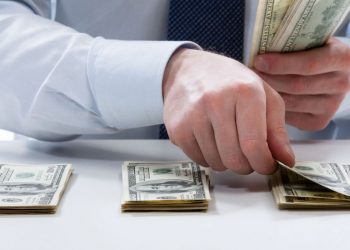 Parlamentul a anulat legea care a pus pe umerii cetățenilor obligația să întoarcă banii din miliardul furat