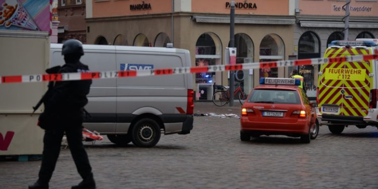 Cel puțin doi morți după ce o mașină a intrat în mulțime, într-o zonă pietonală din Trier, Germania. Șoferul a fost reținut