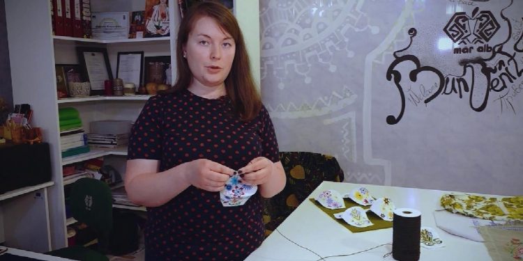 OAMENI REMARCABILI | MĂȘTI DE BUMBAC