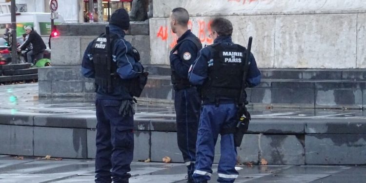 Захватившего заложников француза и его жену нашли мертвыми