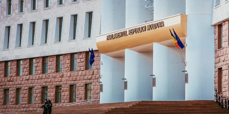 Deputații vor depune jurământul în fața plenului Parlamentului