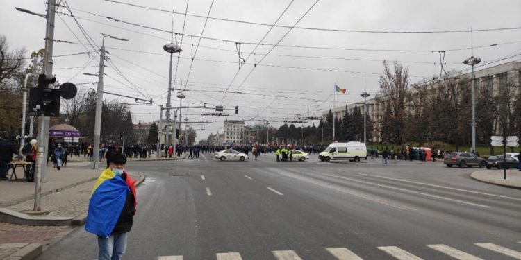 В Кишинёве из-за митинга перекрыли движение на улице Штефана чел Маре