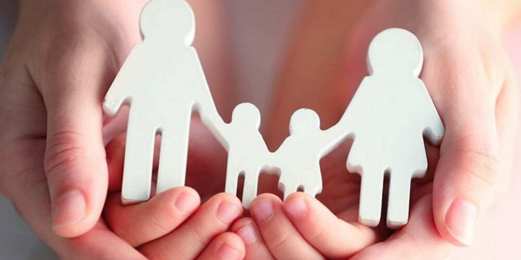 Persoanele cu statut HIV-pozitiv au obținut dreptul la adopție, tutelă și curatelă a copiilor | DOC