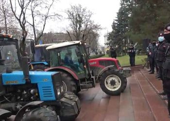 Tractoarele din fața Guvernului și a Parlamentului, retrase. Ce planuri au fermierii | VIDEO