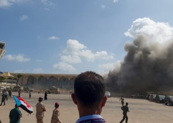 Explozii puternice la aterizarea unui avion guvernamental, în Yemen. Au fost anunțați morți și răniți