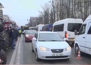 Haos în centrul capitalei: Protestatarii au blocat din nou străzile, formându-se ambuteiaje kilometrice | VIDEO