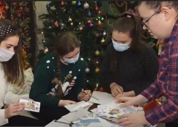 Scrisori din China, pensii majorate și sfaturi despre cum să nu te îmbolnăvești de Covid. Cine și despre ce scrie la Academia lui Moș Crăciun din Moldova | VIDEO