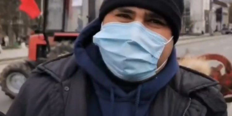 Susținătorii Maiei Sandu, la protestul fermierilor. Cine este tractoristul care a vandalizat gazonul din fața Catedralei