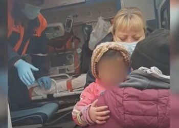 Unde a fost găsită micuța din Ocnița, pierdută din curtea casei. Copila, internată la reanimare | VIDEO