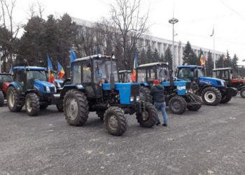 „Vom analiza – sau o piatră, ori un monument”: În timp ce oamenii legii examinează incidentul din scuarul catedralei, fermierii cer ca în acel loc să fie instalat un monument | VIDEO