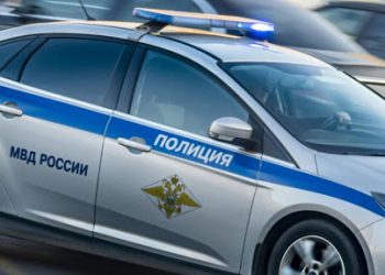 Неизвестный подорвал взрывпакет у театра в центре Москвы