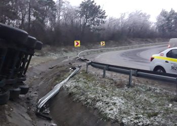 Drumurile naționale, transformate în patinoare. Mai mulți șoferi au ajuns cu automobilele în șanț | VIDEO