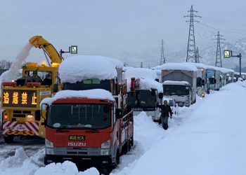 Peste 1.000 de șoferi sunt blocați de două zile pe o autostradă din Japonia