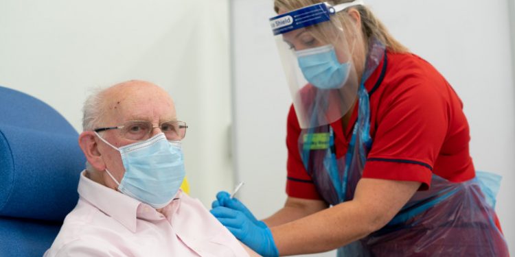 Sumele uriașe pe care le vor câștiga Moderna și Pfizer de pe urma vaccinului anti-Covid