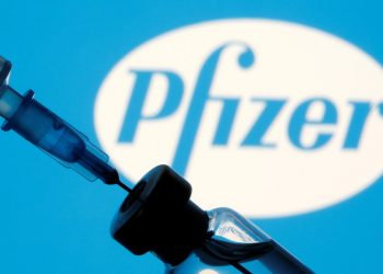 Компания Pfizer задержала поставки вакцин в несколько стран ЕС. Италия готовит иск | VIDEO