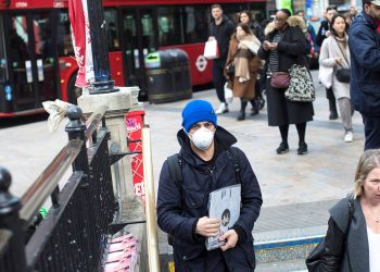 В Британии не исключили полного закрытия границ из-за новых штаммов COVID