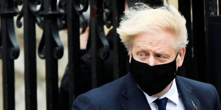 Великобритания объявила третий локдаун из-за пандемии