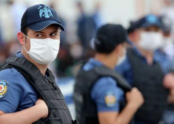 В Стамбуле вооруженный мужчина ранил трех россиян