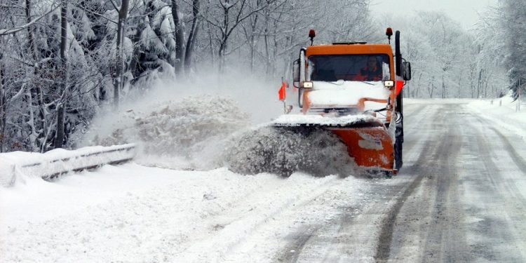 Государственная дорожная администрация готовится обеспечить бесперебойное выполнение работ по уборке снега