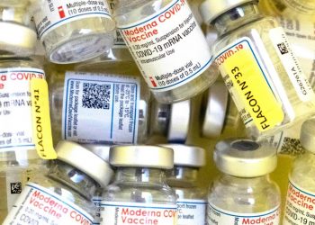 Испортившему более 500 доз вакцины от коронавируса медику может грозить до 10 лет тюрьмы