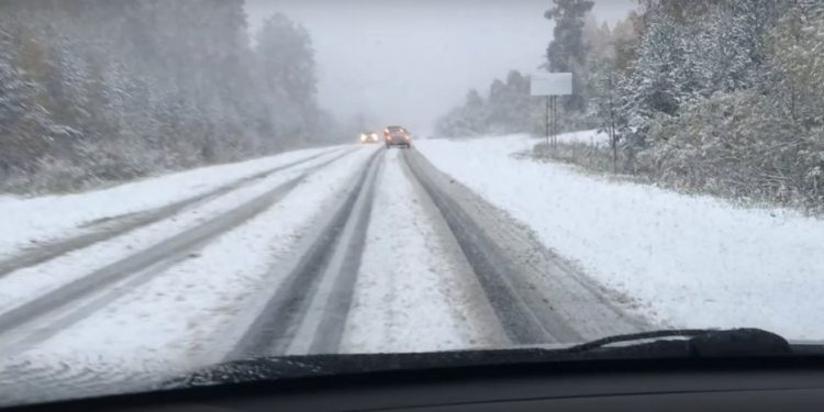 В связи со снегопадами некоторые участки дорог в Молдове заблокированы