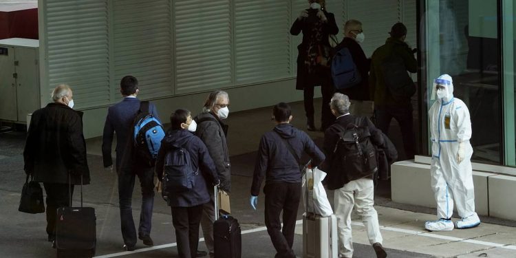 Прибывшая в Ухань группа экспертов ВОЗ завершила карантин