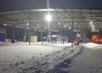 На КПП из-за непогоды застряли 45 человек