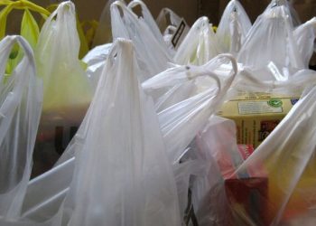 Запрещенные законом товары из пластика, все еще продают на столичных рынках. Почему не соблюдается закон? | VIDEO