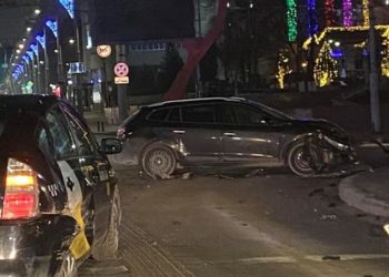 Accident cu implicarea unui taxi la o intersecție din centrul Capitalei