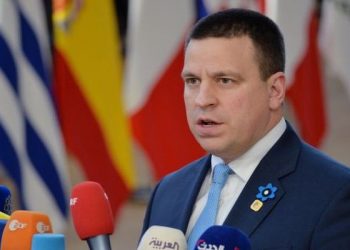 Премьер-министр Эстонии подал в отставку из-за подозрений его партии в коррупции