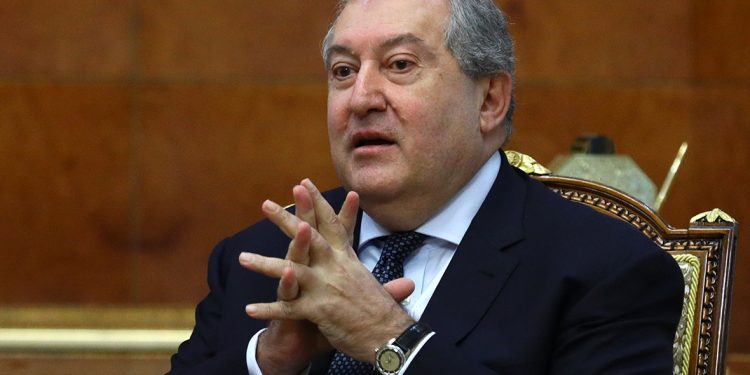 Заразившегося COVID-19 президента Армении госпитализировали в Лондоне | VIDEO
