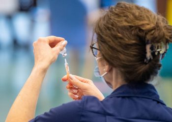 Ученые в Австралии усомнились в эффективности вакцины AstraZeneca