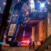 В Нью-Йорке автобус вылетел с эстакады и повис, надломившись | VIDEO