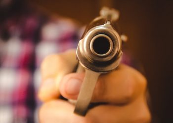 Două persoane înarmate au dat buzna într-o stație PECO din Strășeni