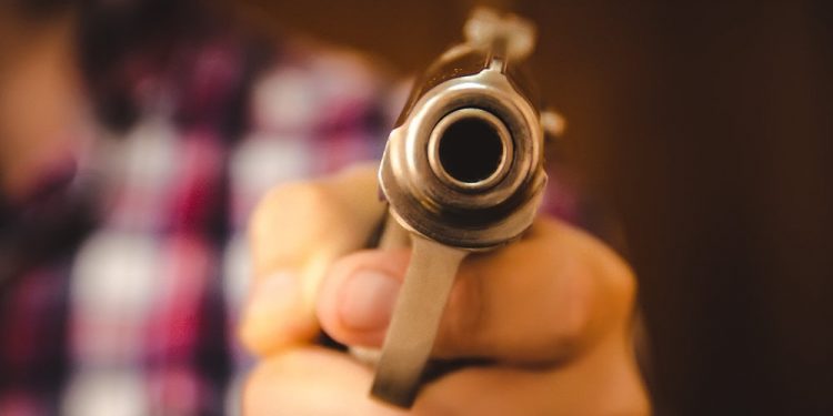 Două persoane înarmate au dat buzna într-o stație PECO din Strășeni