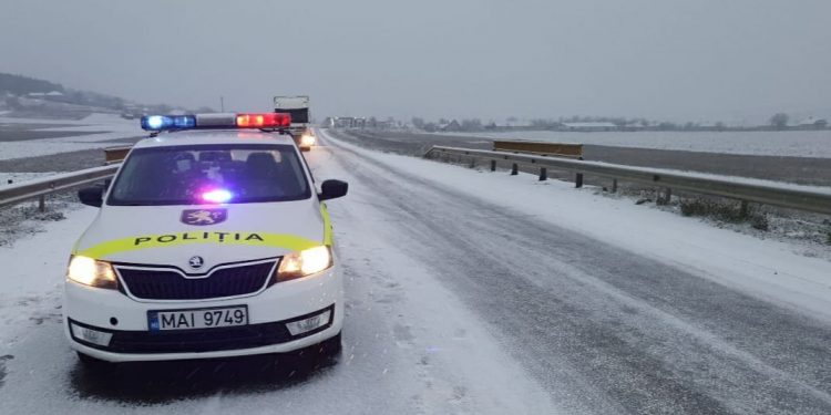 Codul Portocaliu de ninsori a intrat în vigoare. Recomandări pentru șoferi și cetățeni
