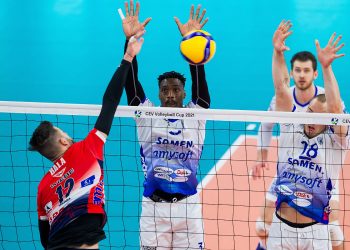 Внутренняя кухня настоящих чемпионов: Съемочная команда TV6 побывала на тренировке лучшего клуба волейболистов Румынии, в составе которого двое молдаван | VIDEO