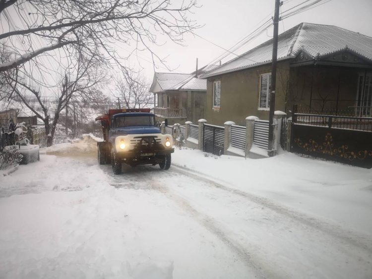 Mobilizare exemplară a echipelor Partidului ȘOR din întreaga țară în depășirea situației dificile cauzate de ninsorile abundente | FOTO, VIDEO