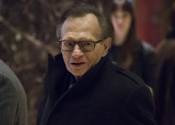 Ларри Кинга госпитализировали с коронавирусом