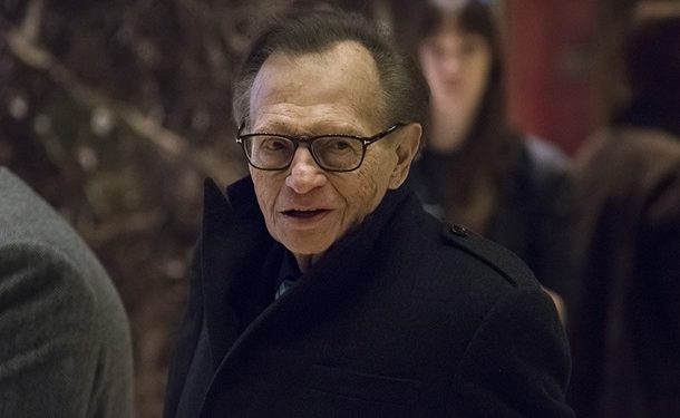 Ларри Кинга госпитализировали с коронавирусом