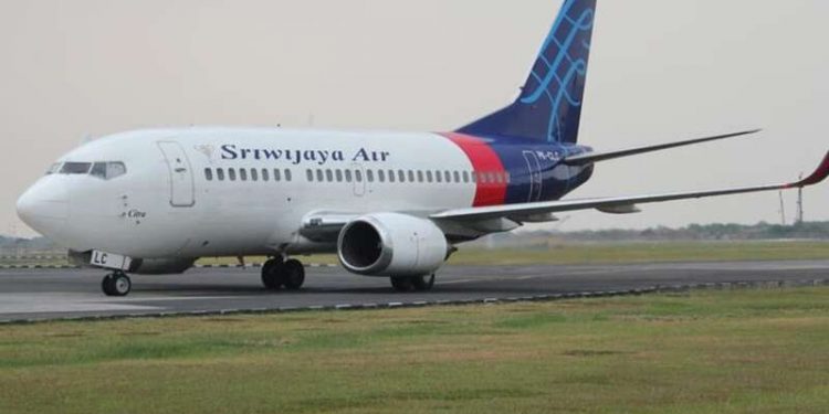 Названа предполагаемая причина крушения пассажирского самолета в Индонезии