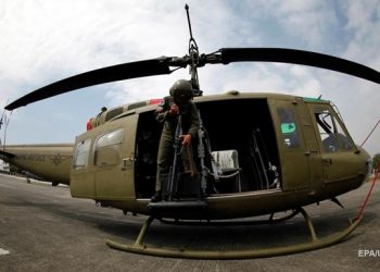 На Филиппинах семь военных погибли при крушении вертолета