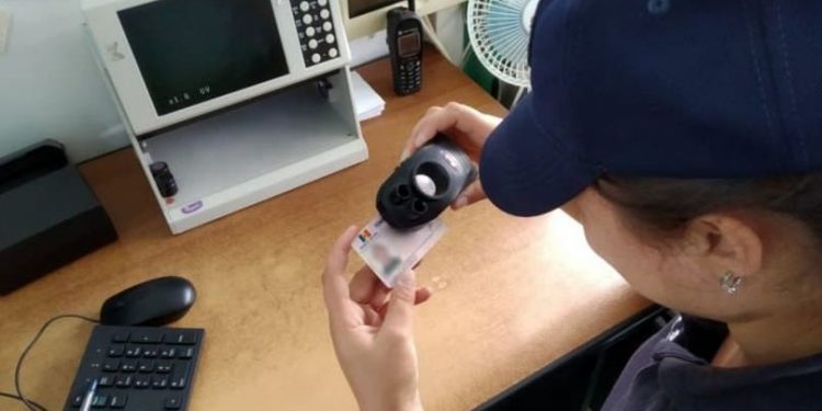 Riscă dosar penal pentru deținerea actelor false. Unde a fost prins un tânăr din Fălești