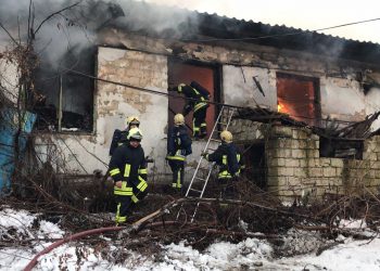 Пожар в Кишиневе: С огнем боролись восемь расчетов | FOTO VIDEO