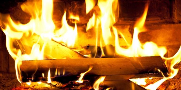 Cinci persoane, printre care patru minori, s-au intoxicat cu monoxid de carbon în ultimele 48 de ore