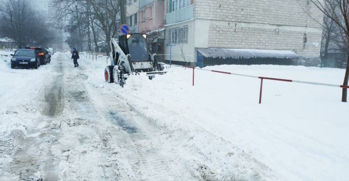 Cum se circulă în capitală în urma ninsorilor. Transportul public nu ajunge spre două suburbii