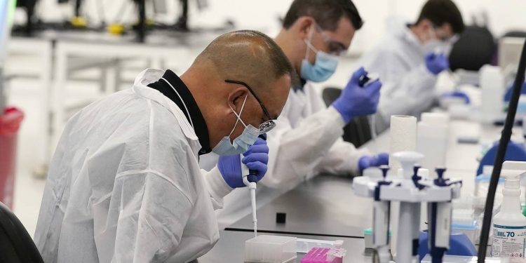 В Израиле обнаружили новый опасный штамм коронавируса