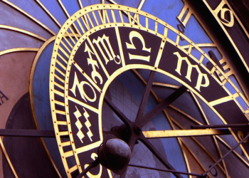 Se va încheia sau nu pandemia COVID-19, care zodii vor fi cele mai norocoase: Previziuni astrologice pentru anul 2021 | VIDEO