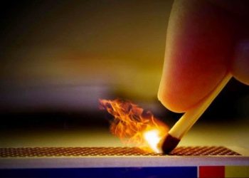 O femeie și-a ucis concubinul, după ce acesta ar fi vrut să dea foc casei, la Călărași